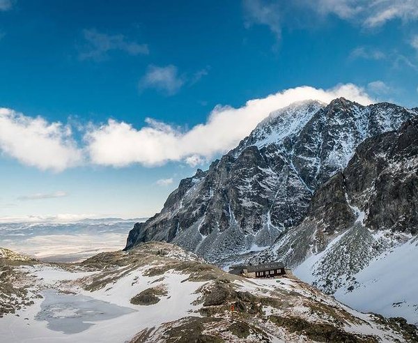 Quels gîtes offrent une vue imprenable sur les sommets ?