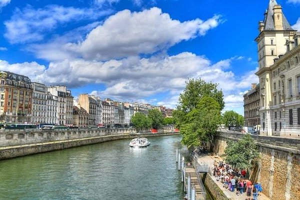 Quelles sont les activités touristiques de croisière promenade à Paris ?